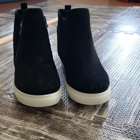 Outwoods Hide-1 Black wedge Booties Size 10 like new - Picture 7 of 9